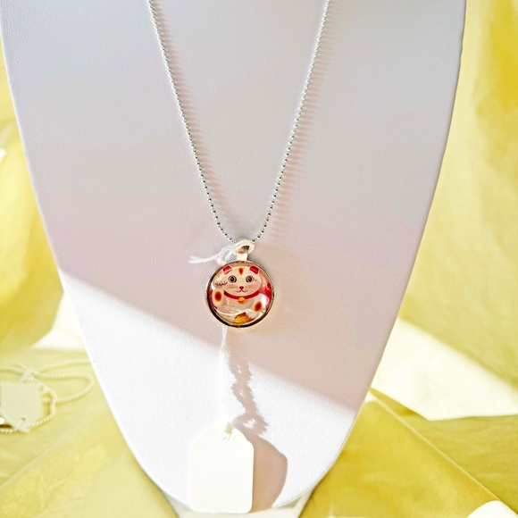 LUCKY CAT PENDANT NECKLACE, BY MANEKI NEKO ART, HANDMADE, GLASS DOME ON METAL, - Picture 3 of 5